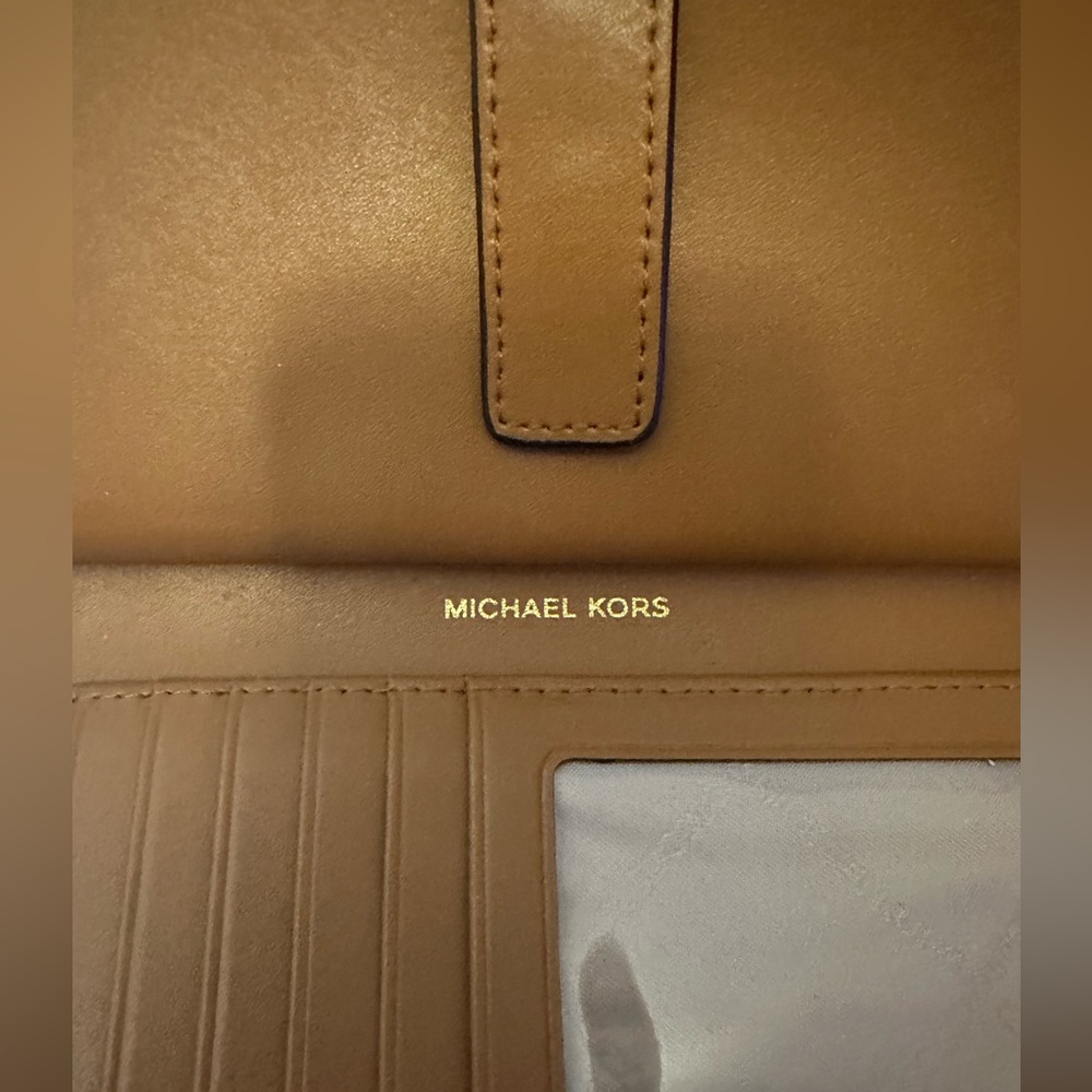 Michael Kors Brown MK Logo Zip Wallet - Picture 10 of 13